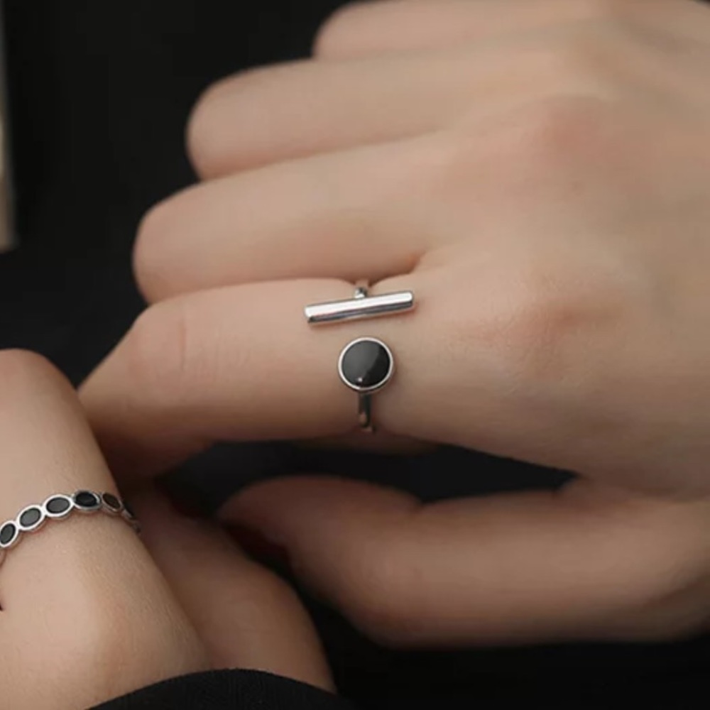 ⚡️Insta black rhinestone round sterling silver ring - Picture 2 of 6